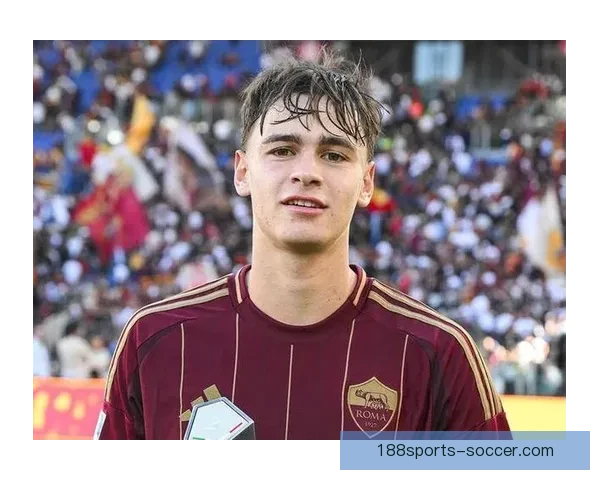 斯帕莱蒂称德罗西为足球之子之一并表示国家队仍需他的存在